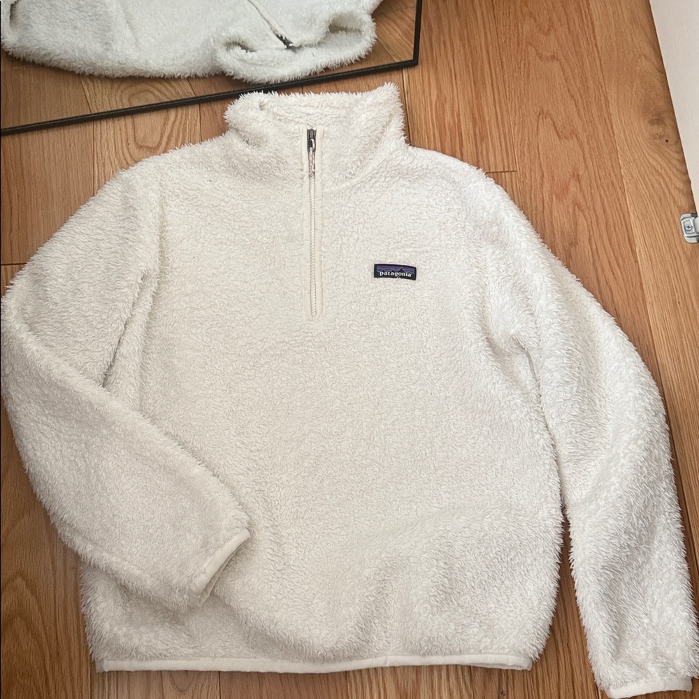 Patagonia womens los gatos white 1/4 zip furry hoodie!